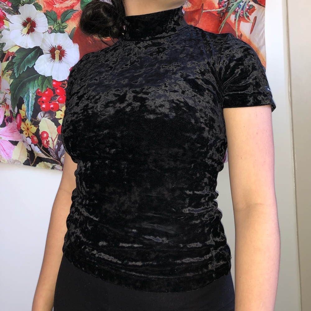🖤Vintage Guess velvet top